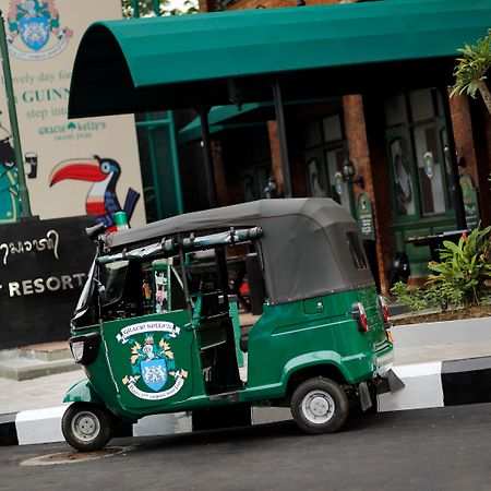 バリ ダイナスティ リゾート クタ エクステリア 写真 A tuk-tuk in Vientiane