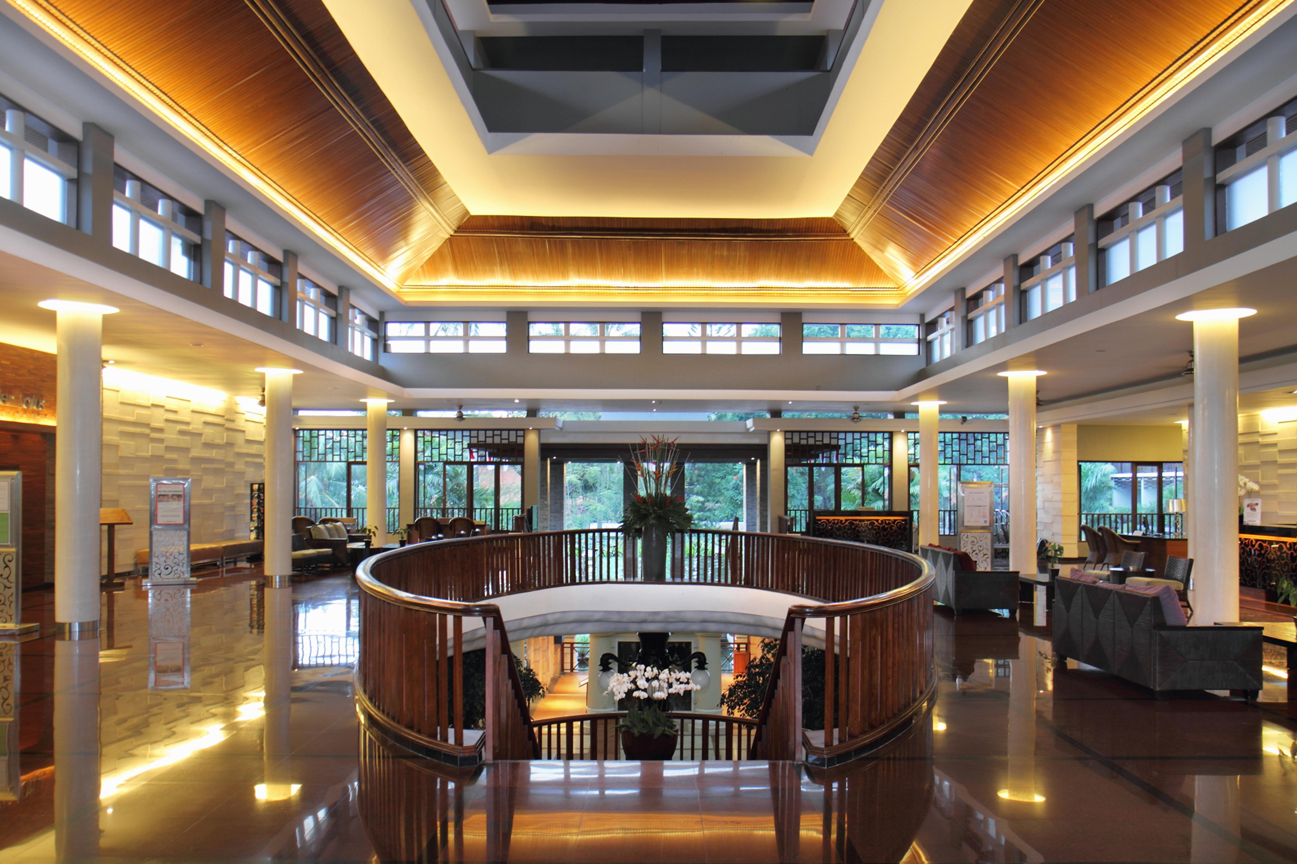 バリ ダイナスティ リゾート クタ エクステリア 写真 The lobby of the International School of Asia and the Pacific