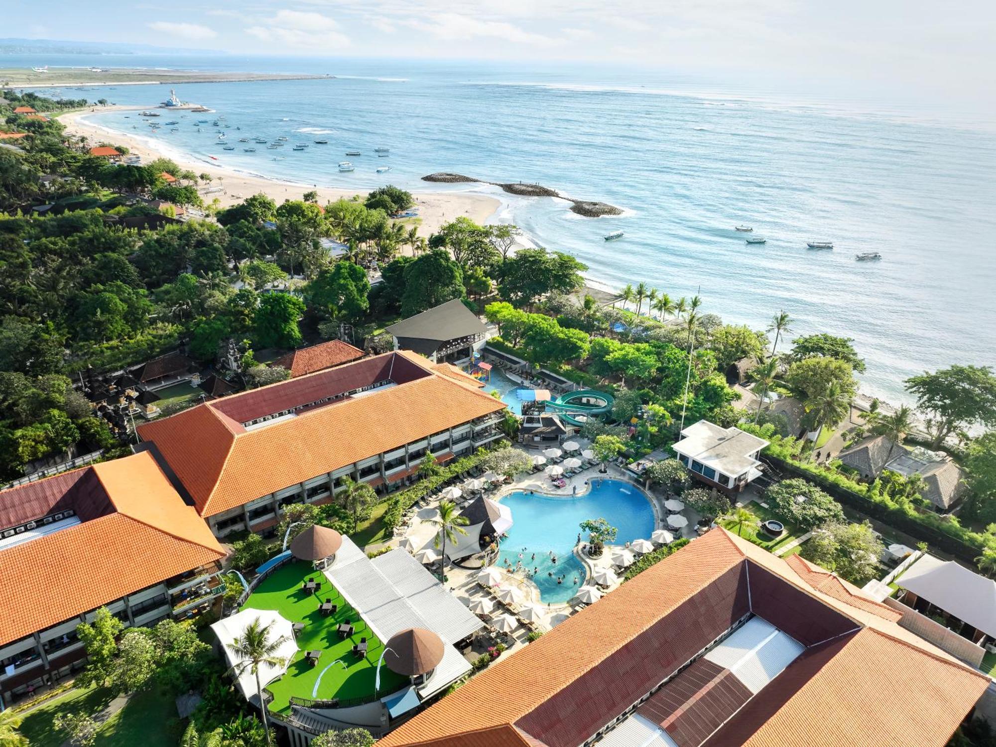 バリ ダイナスティ リゾート クタ エクステリア 写真 Aerial view of the resort
