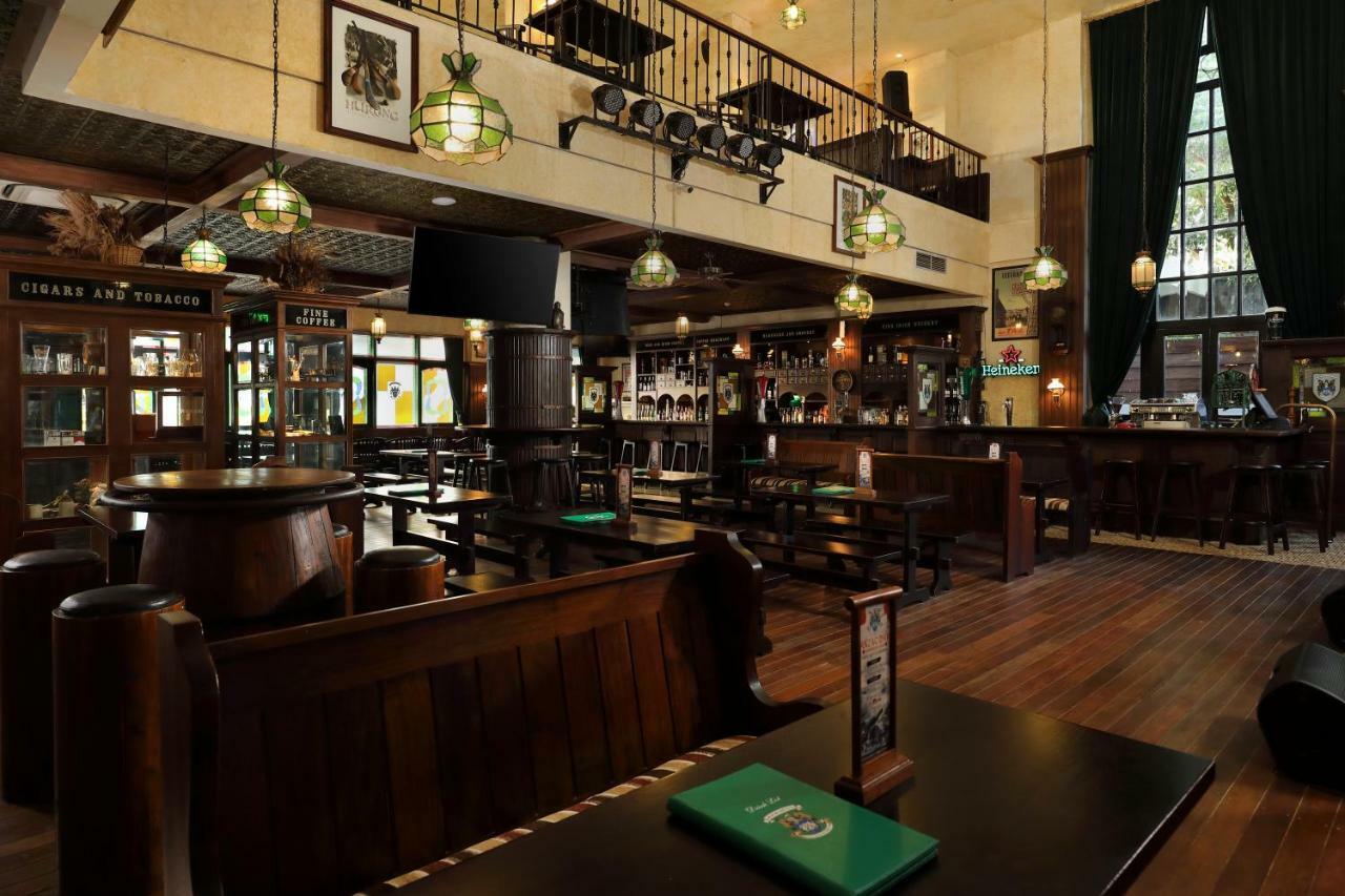 バリ ダイナスティ リゾート クタ エクステリア 写真 Interior of the Irish House, Bangalore